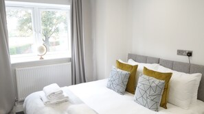 Elite Apartment, 1 Bedroom, Garden View (APT 4) | City view - The Hatton Apartments (Feltham)