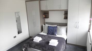 Comfort Triple Room, Private Bathroom (Room 4) | Soundproofing, free WiFi, bed sheets