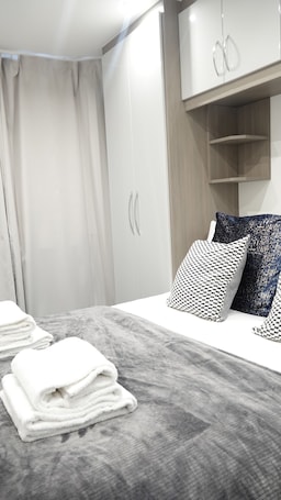 Double Room (Room 2) | Soundproofing, free WiFi, bed sheets. The Hatton Rooms