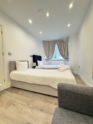 Kamar Double atau Twin Comfort (Room 1) | Kedap suara, Wi-Fi gratis, dan seprai linen