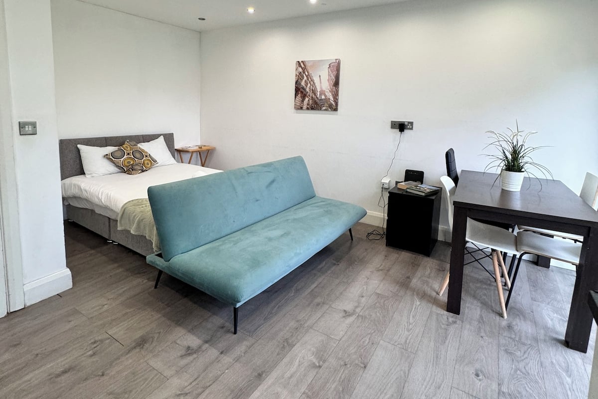 Eenvoudige tweepersoonskamer (Room 2) | Geluiddichte muren, gratis wifi, beddengoed