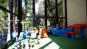Area giochi per bambini (al coperto)