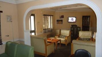 Coin salon dans le hall