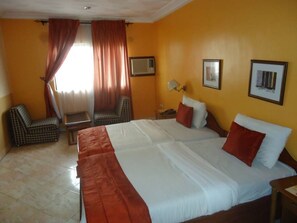 Suite – business | Skrivebord, blendingsgardiner, wi-fi (inkludert) og sengetøy