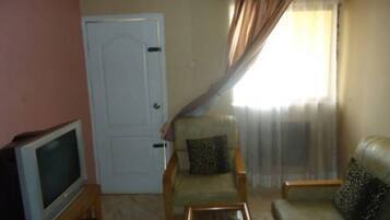 Suite estudio Confort | Sala de estar | Televisión de plasma