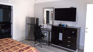 Single Room, 1 Queen Bed | Desk, free WiFi, bed sheets
