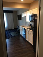 Frigobar, cafetera/tetera