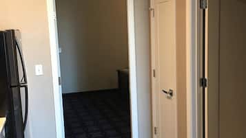 Comfort Studio Suite | Living area | 55-inch TV with cable channels, Netflix, Hulu