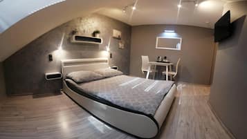 Kamar Double Standar, 1 Tempat Tidur Double, ensuite | Tirai kedap cahaya, setrika/meja setrika, Wi-Fi gratis, dan seprai linen