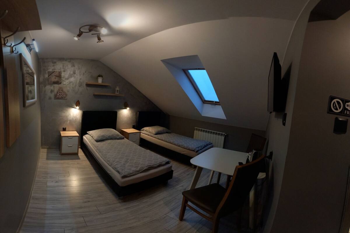 Standard Double Room, 2 Twin Beds, Ensuite, Garden View | Blackout drapes, iron/ironing board (on request), WiFi (free)