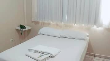 Escrivaninha, Wi-Fi de cortesia, roupa de cama