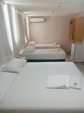 Desk, free WiFi, bed sheets - Goias Hotel (Goiania)