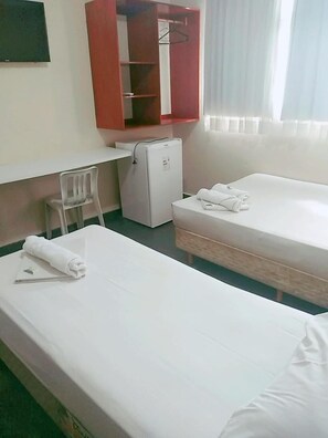 Desk, free WiFi, bed sheets - Goias Hotel (Goiania)