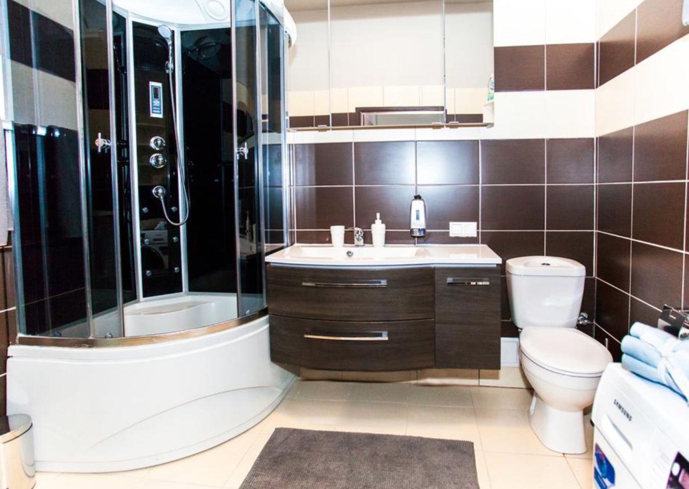 Superior Apartment | Bathroom
