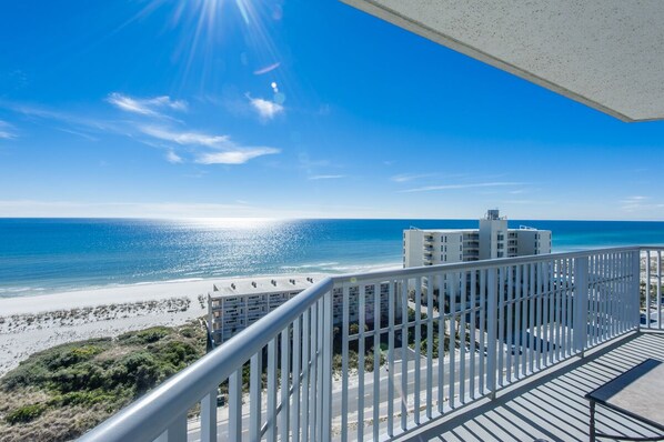 Condo, Berbilang Katil, Balcony, Ocean View | Balkoni