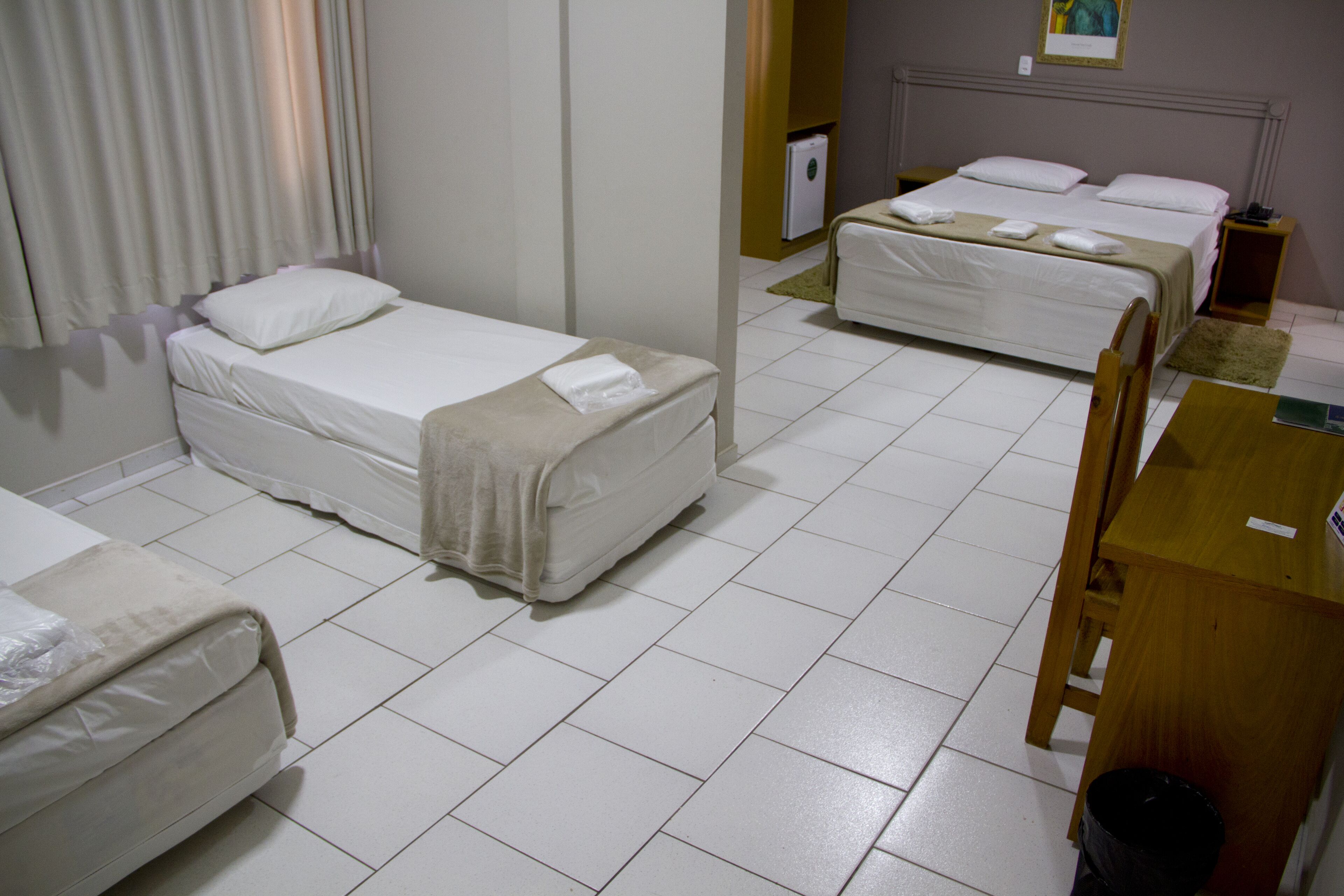 suite | minibar, desk, free wifi, bed sheets