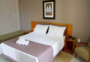 Minibar, desk, free WiFi, bed sheets - Presidente Hotel - Passos (Passos)