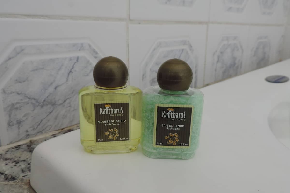 presidential suite | bathroom amenities | shower, free toiletries, towels