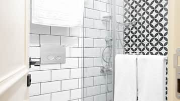 Economy Double Room, 1 Double Bed, Courtyard View | Bathroom | Shower, rainfall showerhead, free toiletries, hair dryer