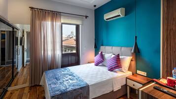 Deluxe-Doppelzimmer, Meerblick | Minibar, Zimmersafe, Schreibtisch, schallisolierte Zimmer