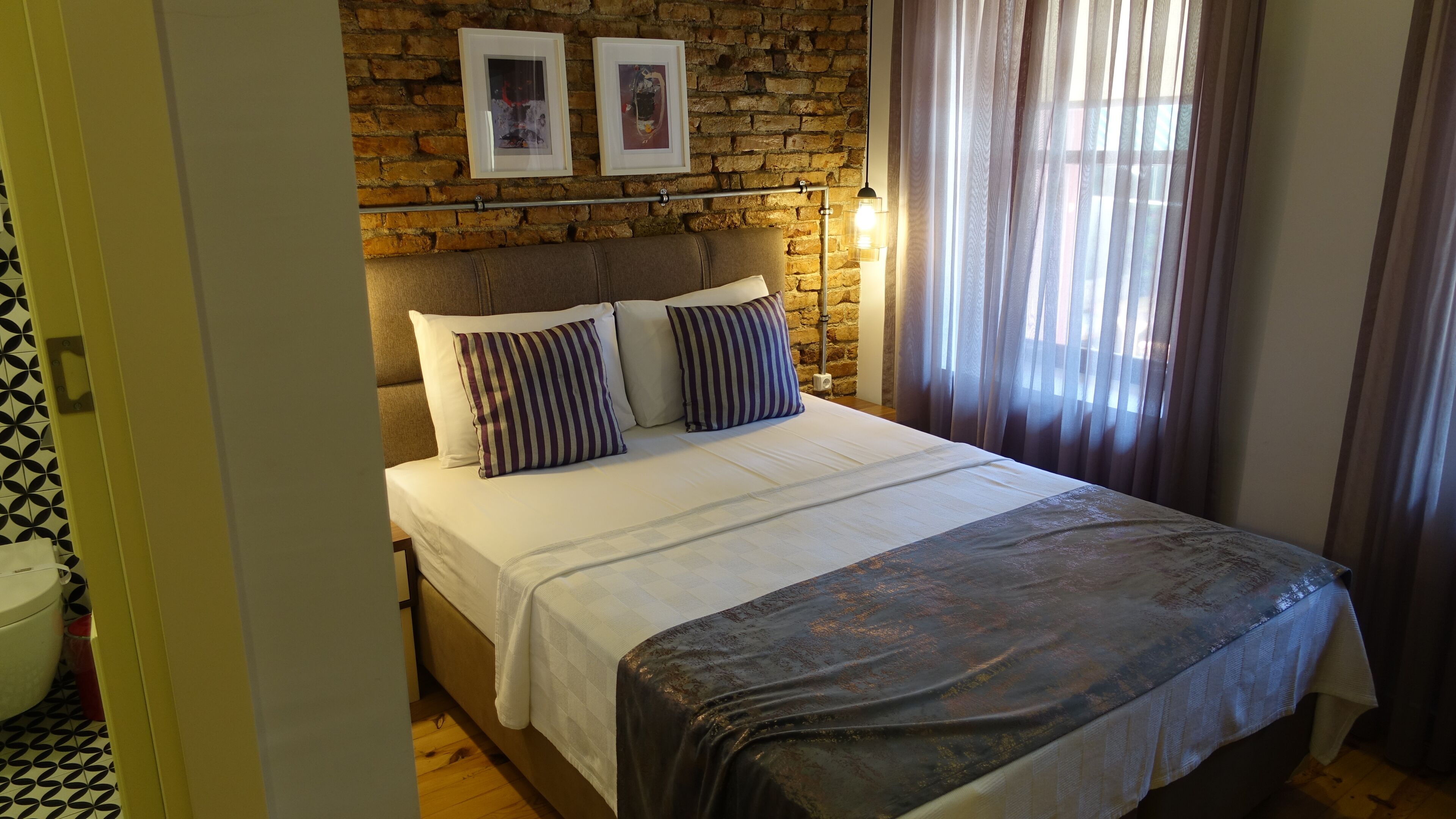 standard double or twin room, city view | minibar, in-room safe, desk, soundproofing