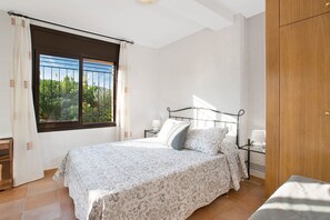 4 quartos, ferros/tábuas de passar roupa, Wi-Fi de cortesia