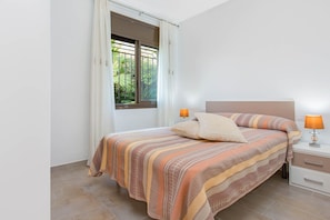 4 bedrooms, iron/ironing board, free WiFi