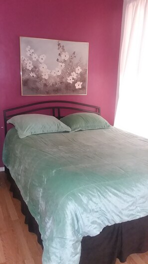 Suite ejecutiva, 1 cama King size | Área de sala de estar | Monitor de computadora y impresora 