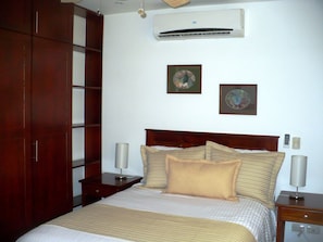 Villa Deluxe, vista al jardín | Caja de seguridad en la habitación, wifi gratis y ropa de cama 