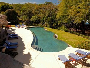 2 outdoor pools