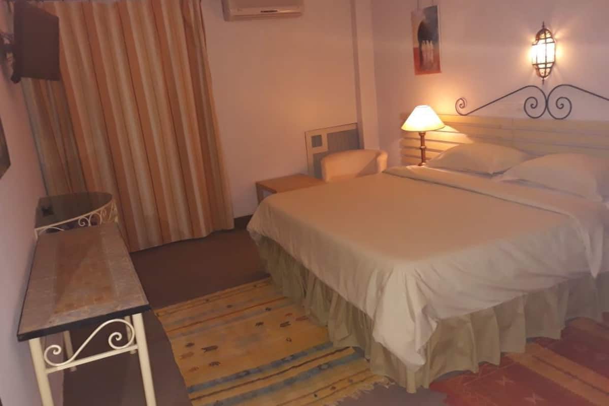 standard double room | desk, blackout curtains, free cots/infant beds, free wifi