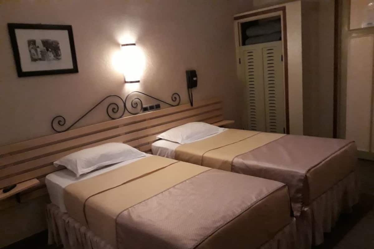 Standard Twin Room | Desk, blackout drapes, free cribs/infant beds, free WiFi
