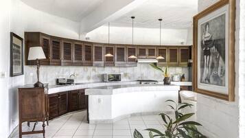 Vila, 3 kamar tidur, Bebas Asap Rokok | Dapur pribadi | Lemari es besar, microwave, oven, dan kompor