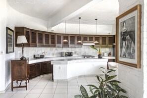 Villa, 3 Bedrooms, Non Smoking | Private kitchen | Full-size fridge, microwave, oven, stovetop