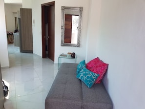 Apartment, 1 Schlafzimmer, Nichtraucher, Bergblick | Wohnbereich | Flachbildfernseher