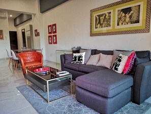 Apartment, 2 Schlafzimmer, Nichtraucher | Wohnzimmer | Flachbildfernseher