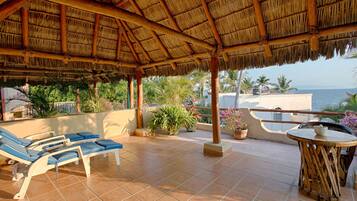 House, 3 Bedrooms | Terrace/patio