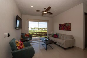 House, 3 Bedrooms | Living room