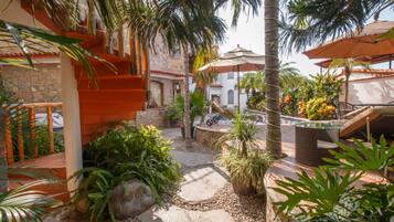 House, 4 Bedrooms | Property grounds