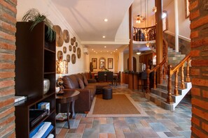 Casa, 4 habitaciones | Área de sala de estar