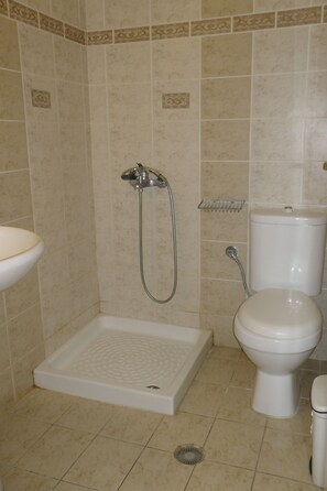 Standard Triple Room, City View | Bathroom | Shower, hair dryer, towels, shampoo - Santa Magia (Santorini)