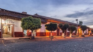Front of property – evening/night - Hotel Posada el Fuerte San Miguel (Patzcuaro)