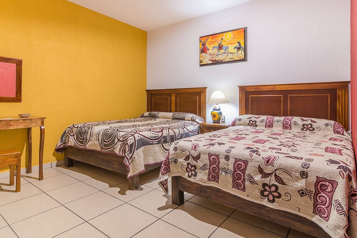 Caja de seguridad en la habitación, wifi gratis y ropa de cama