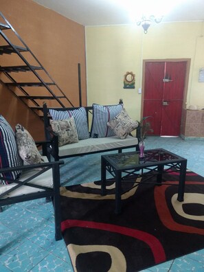 Basic House, 2 Bedrooms | Living room - Casa de Huespedes Independencia (San Miguel de Allende)