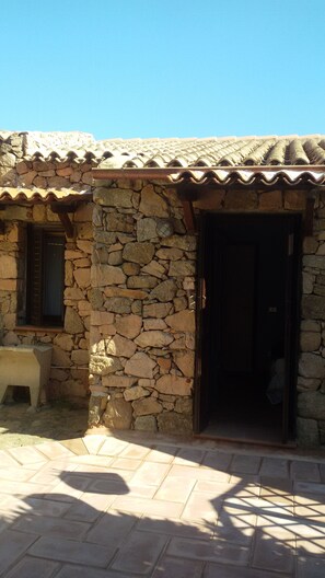 Exterior detail - A short walk from the beach at Porto Taverna (Porto Taverna)