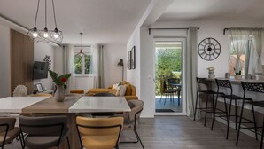 A modern living space with a dining area, kitchen, and a balcony with a view. - Wonderful private villa for 8 guests with WIFI, private pool, A/C, TV, terrace and pets allowed (Rijeka)