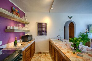 House, 3 Bedrooms | Private kitchen | Fridge, microwave, oven