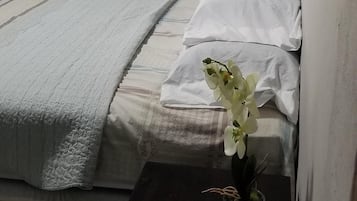 3 makuuhuonetta, työpöytä, ilmainen Wi-Fi, vuodevaatteet
