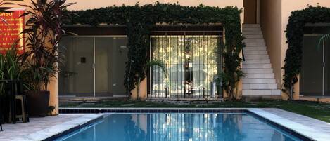 屋外プール、サンラウンジャー