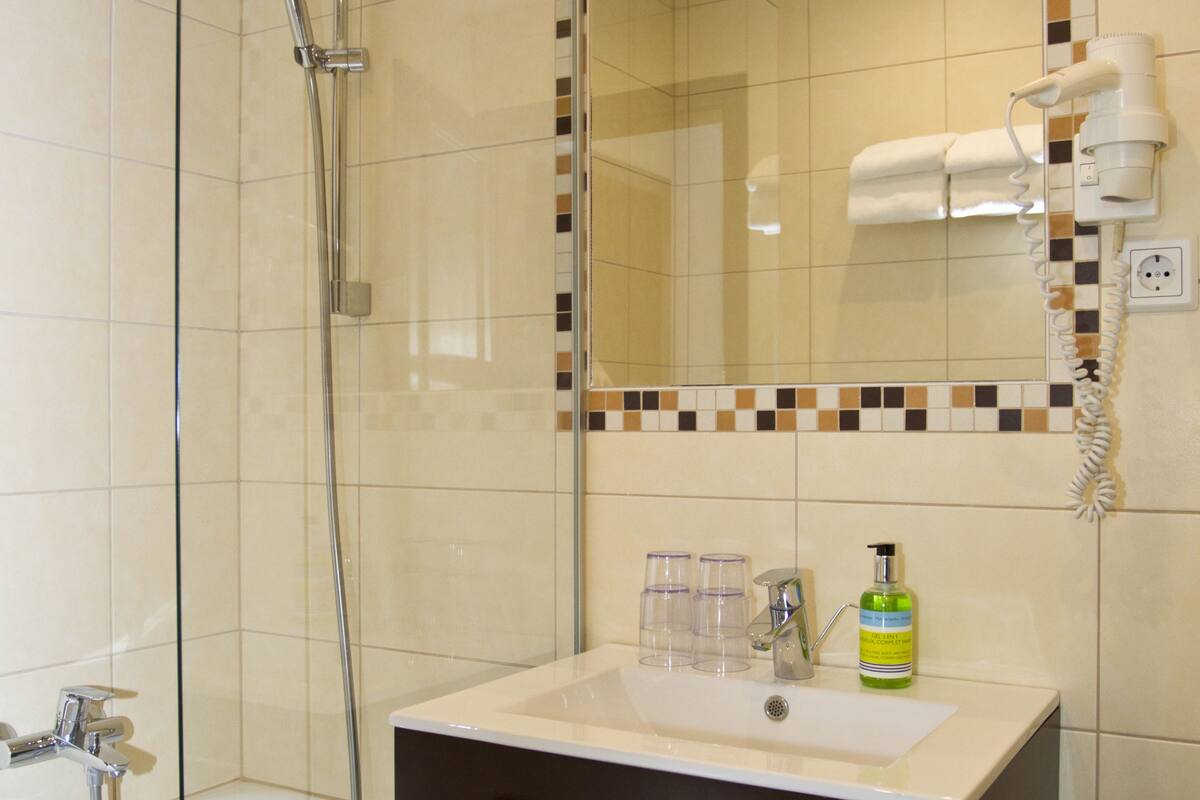 Family Studio, Mountain View | Bathroom | Combined shower/tub, spring water tub, free toiletries, hair dryer